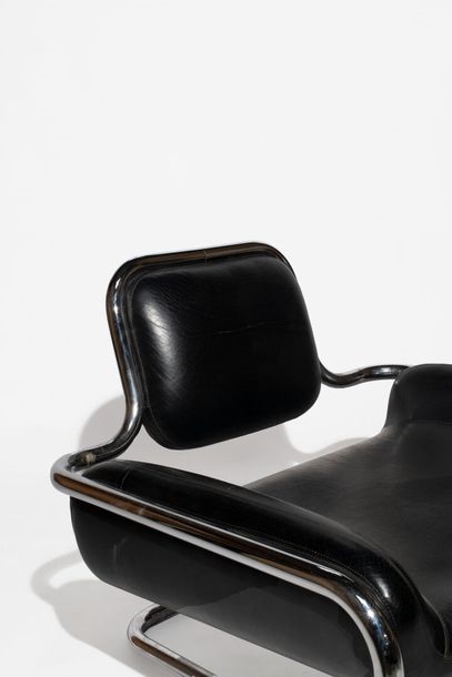 Artwork by Kwok Hoï Chan, Pair of armchairs, Made of Chrome-plated metal