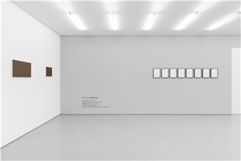 Ignasi Aballí: Cinzento/Grey/Gris - Vera Cortês