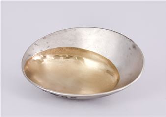 An Elizabeth II Britannia Standard Silver and Silver Gilt Oval Caddy Spoon - Jessica Jue