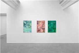 From DIY Machines to Frozen Tableaux: Matthias Groebel's Art Explores The Power of Images
