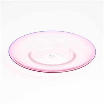 A PINK AND BLUE GLASS PLATTER BY BRIAN HIRST WITH IMPRESSED ARTIST MARK TO BASE DIA.40CM - Brian Hirst