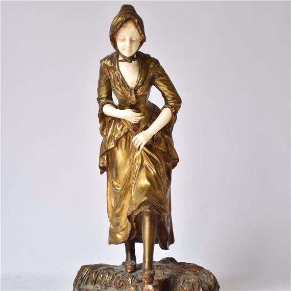 Girl afraid of water: gilt bronze statuette with face, neck and hands in ivory - Charlotte H. Monginot