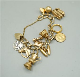 Country House Sale including Mouseman & Yorkshire Oak - Ryedale Auctioneers