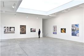 James Welling's 'Thought Objects' push the boundaries of digital photography at Marian Goodman Gallery
