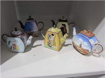 Five Charlotte di Vita enamel hand painted miniature teapots, unboxed with no tags; Klimt, Lautrec, etc. - Charlotte di Vita