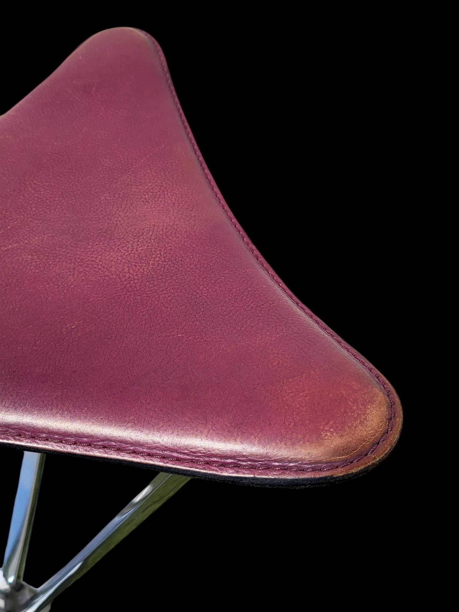 Artwork by Lluís Morillas, Ramón Benedito Graells, Josep Puig i Cabeza, Grupo Transatlántico (Ramón Benedito Graells (Barcelona, 1945), Lluís Morillas (Barcelona, 1958) y Josep Puig i Cabeza (Terrassa, 1955)), para Akaba, S, Made of stainless steel