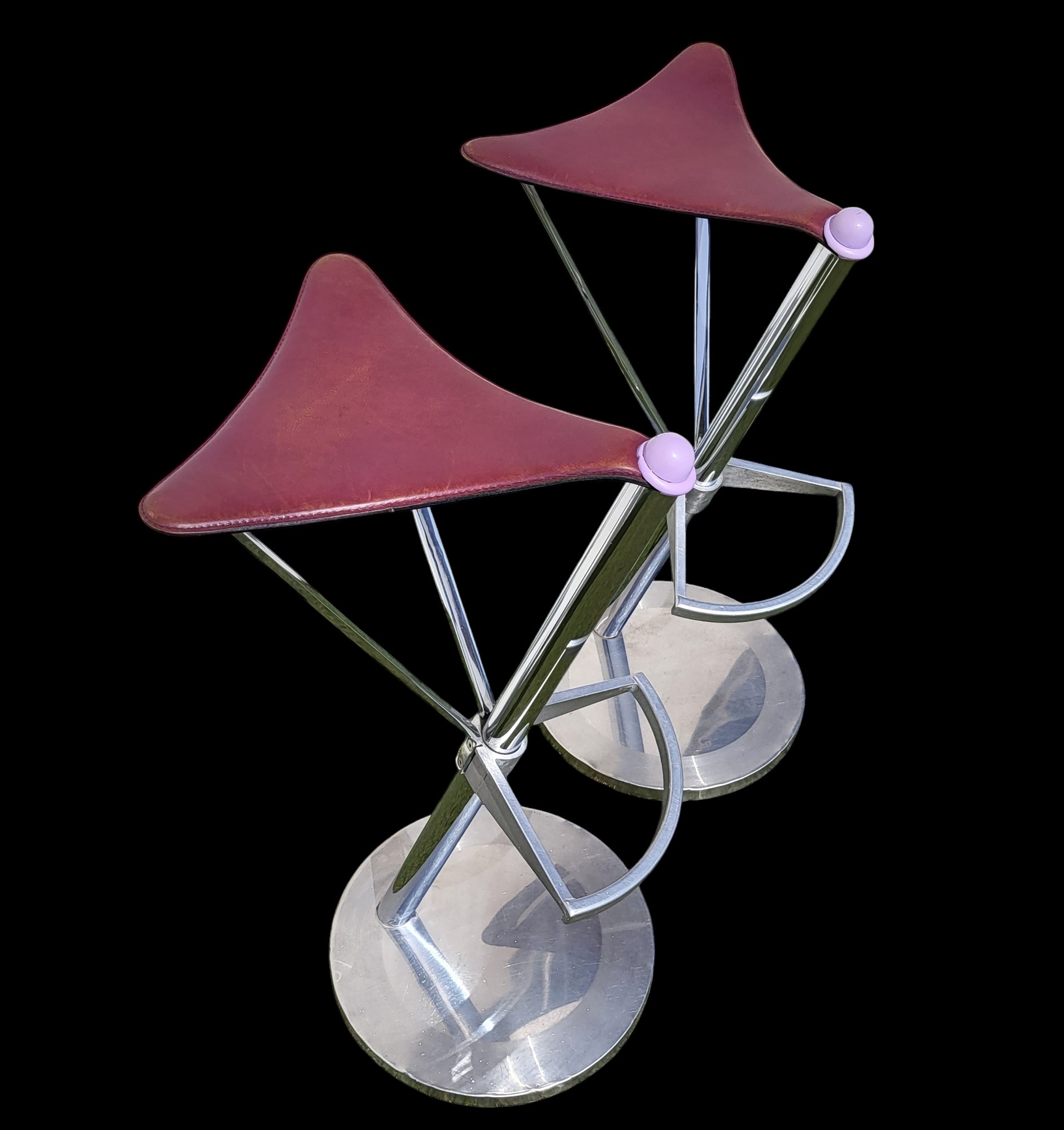 Artwork by Lluís Morillas, Ramón Benedito Graells, Josep Puig i Cabeza, Grupo Transatlántico (Ramón Benedito Graells (Barcelona, 1945), Lluís Morillas (Barcelona, 1958) y Josep Puig i Cabeza (Terrassa, 1955)), para Akaba, S, Made of stainless steel