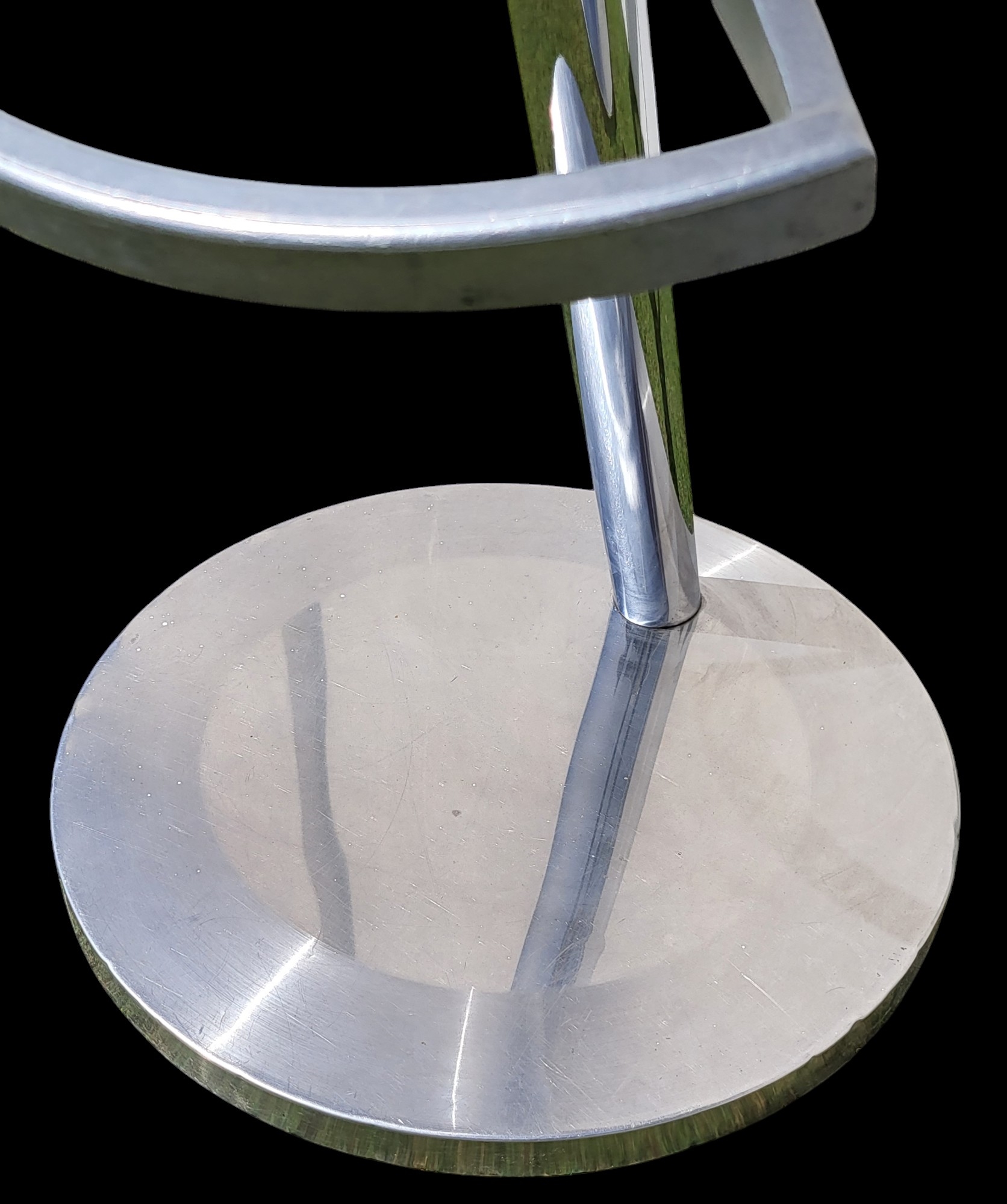 Artwork by Lluís Morillas, Ramón Benedito Graells, Josep Puig i Cabeza, Grupo Transatlántico (Ramón Benedito Graells (Barcelona, 1945), Lluís Morillas (Barcelona, 1958) y Josep Puig i Cabeza (Terrassa, 1955)), para Akaba, S, Made of stainless steel