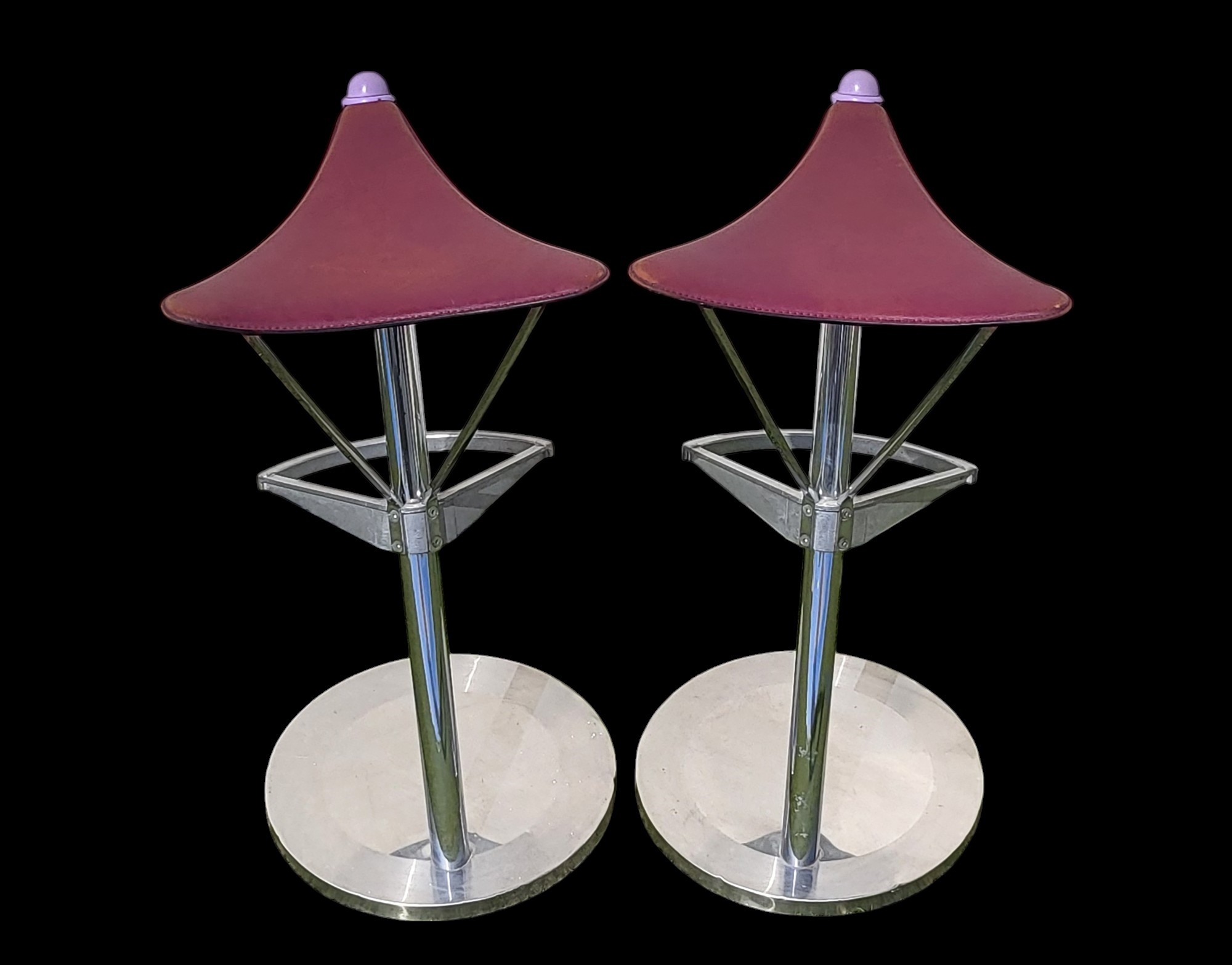 Artwork by Lluís Morillas, Ramón Benedito Graells, Josep Puig i Cabeza, Grupo Transatlántico (Ramón Benedito Graells (Barcelona, 1945), Lluís Morillas (Barcelona, 1958) y Josep Puig i Cabeza (Terrassa, 1955)), para Akaba, S, Made of stainless steel