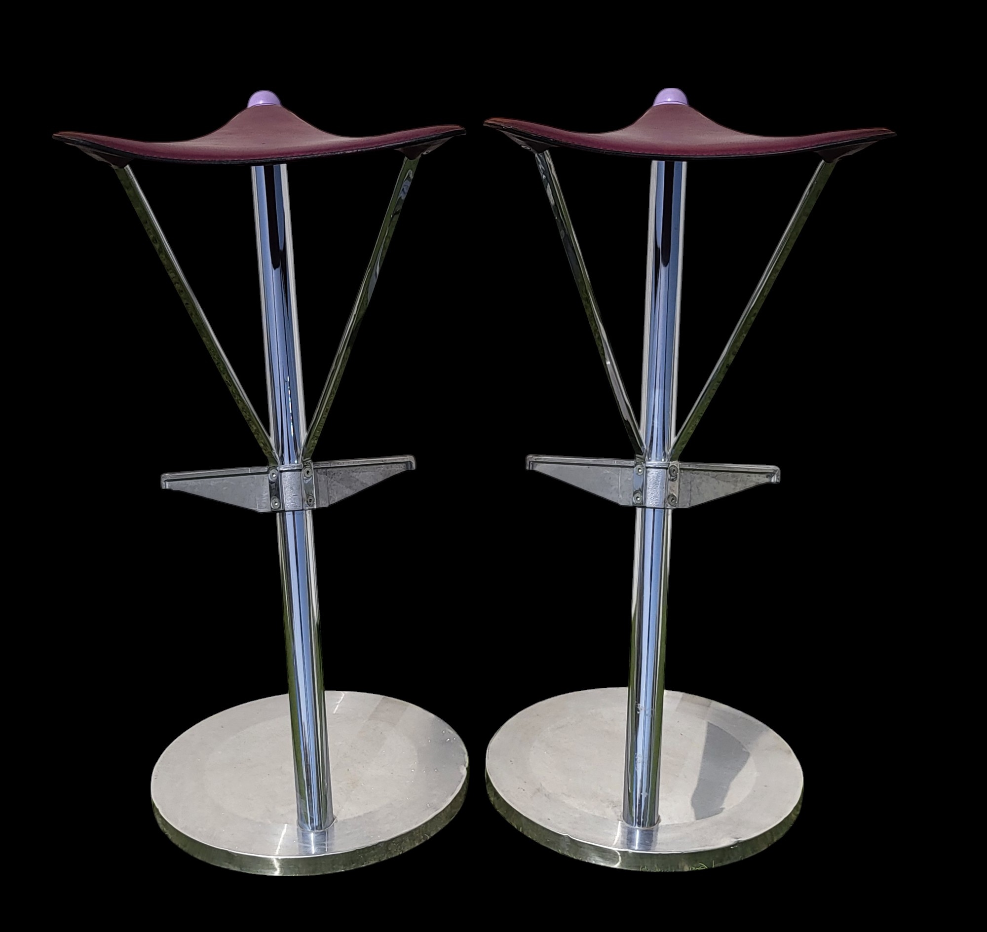 Artwork by Lluís Morillas, Ramón Benedito Graells, Josep Puig i Cabeza, Grupo Transatlántico (Ramón Benedito Graells (Barcelona, 1945), Lluís Morillas (Barcelona, 1958) y Josep Puig i Cabeza (Terrassa, 1955)), para Akaba, S, Made of stainless steel