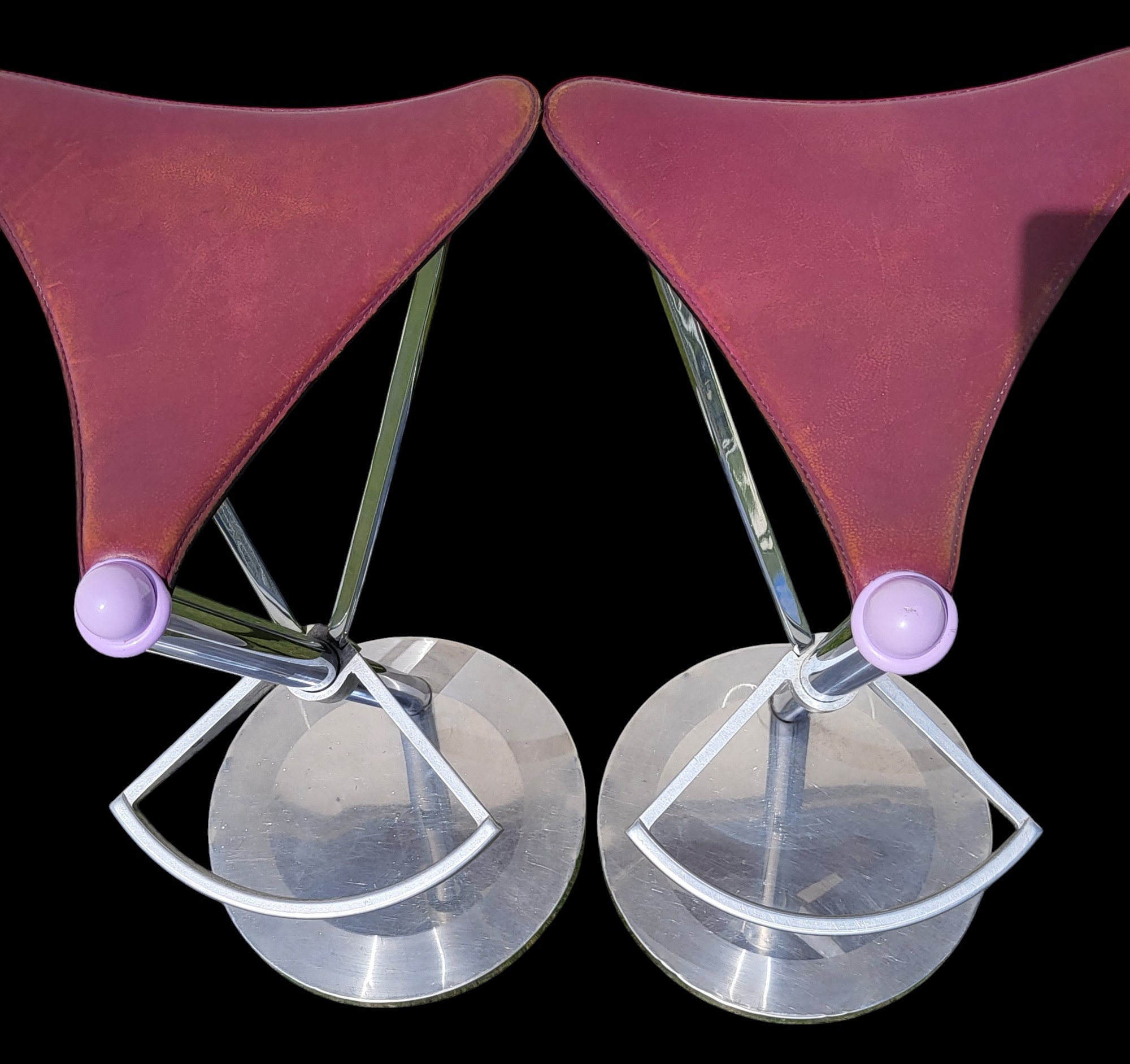 Artwork by Lluís Morillas, Ramón Benedito Graells, Josep Puig i Cabeza, Grupo Transatlántico (Ramón Benedito Graells (Barcelona, 1945), Lluís Morillas (Barcelona, 1958) y Josep Puig i Cabeza (Terrassa, 1955)), para Akaba, S, Made of stainless steel