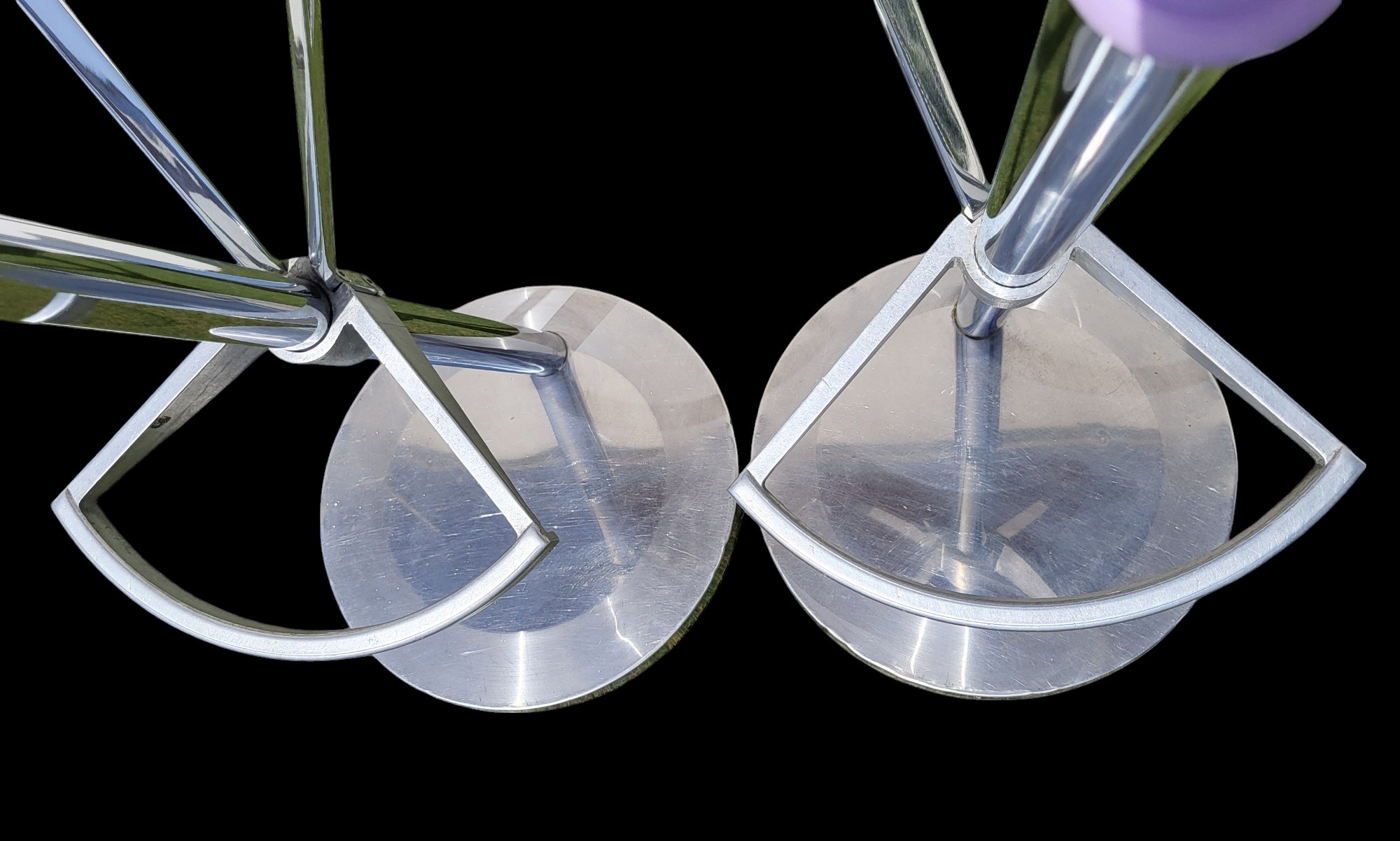 Artwork by Lluís Morillas, Ramón Benedito Graells, Josep Puig i Cabeza, Grupo Transatlántico (Ramón Benedito Graells (Barcelona, 1945), Lluís Morillas (Barcelona, 1958) y Josep Puig i Cabeza (Terrassa, 1955)), para Akaba, S, Made of stainless steel