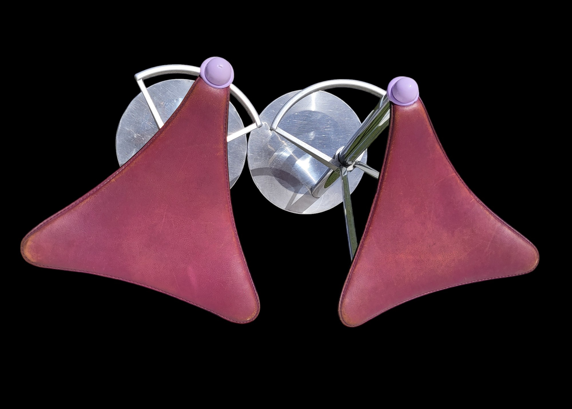 Artwork by Lluís Morillas, Ramón Benedito Graells, Josep Puig i Cabeza, Grupo Transatlántico (Ramón Benedito Graells (Barcelona, 1945), Lluís Morillas (Barcelona, 1958) y Josep Puig i Cabeza (Terrassa, 1955)), para Akaba, S, Made of stainless steel