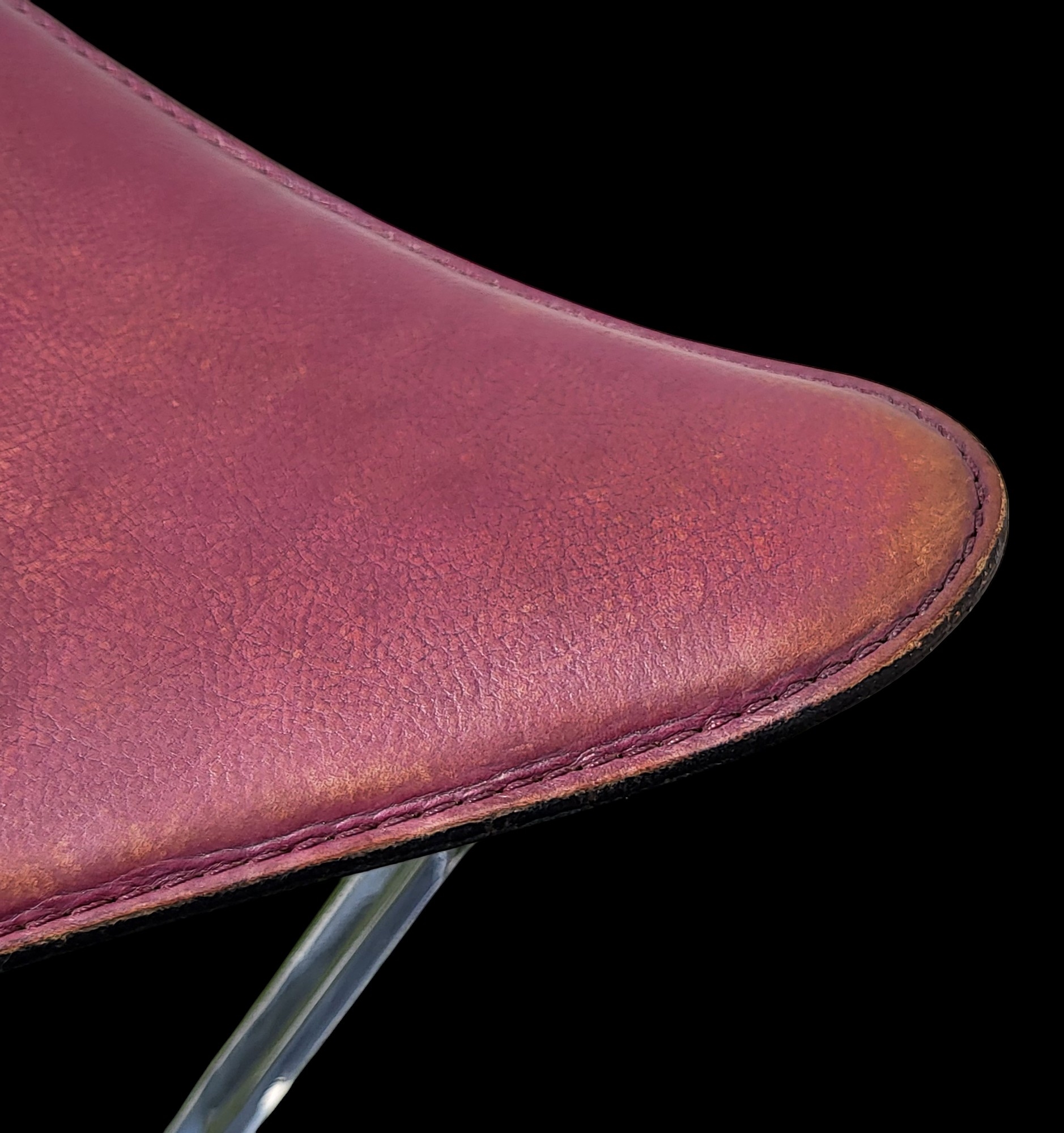 Artwork by Lluís Morillas, Ramón Benedito Graells, Josep Puig i Cabeza, Grupo Transatlántico (Ramón Benedito Graells (Barcelona, 1945), Lluís Morillas (Barcelona, 1958) y Josep Puig i Cabeza (Terrassa, 1955)), para Akaba, S, Made of stainless steel