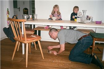 "New Documents - Refined": Family portraits through the lenses of three Austrian photographers