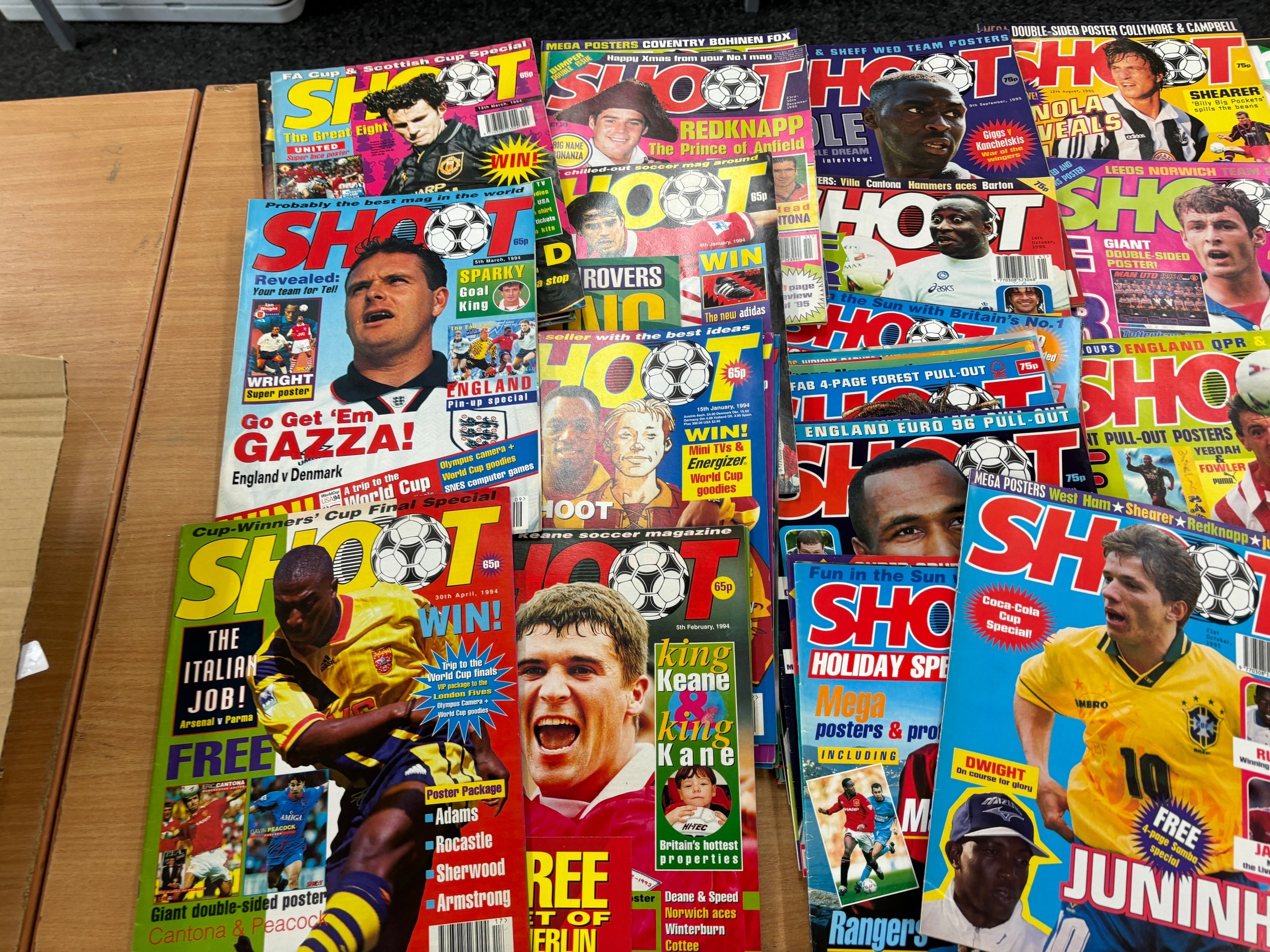 Large | Large selection of vintage shoot magazines | MutualArt