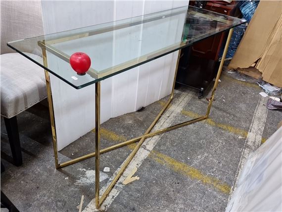 Star Lot : A brand new Kare Design Modern glass-top console