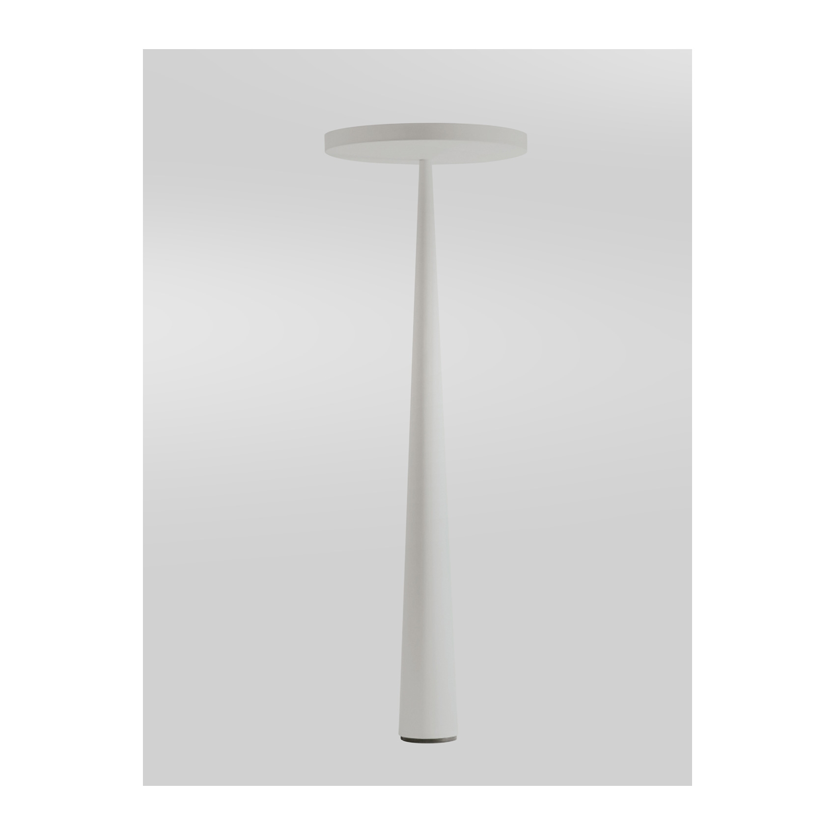 Artwork by Luc Ramael, Gran lámpara de pie modelo «Equilibre F3», Made of aluminio y polipropileno lacados en blanco con fuente de luz halógena