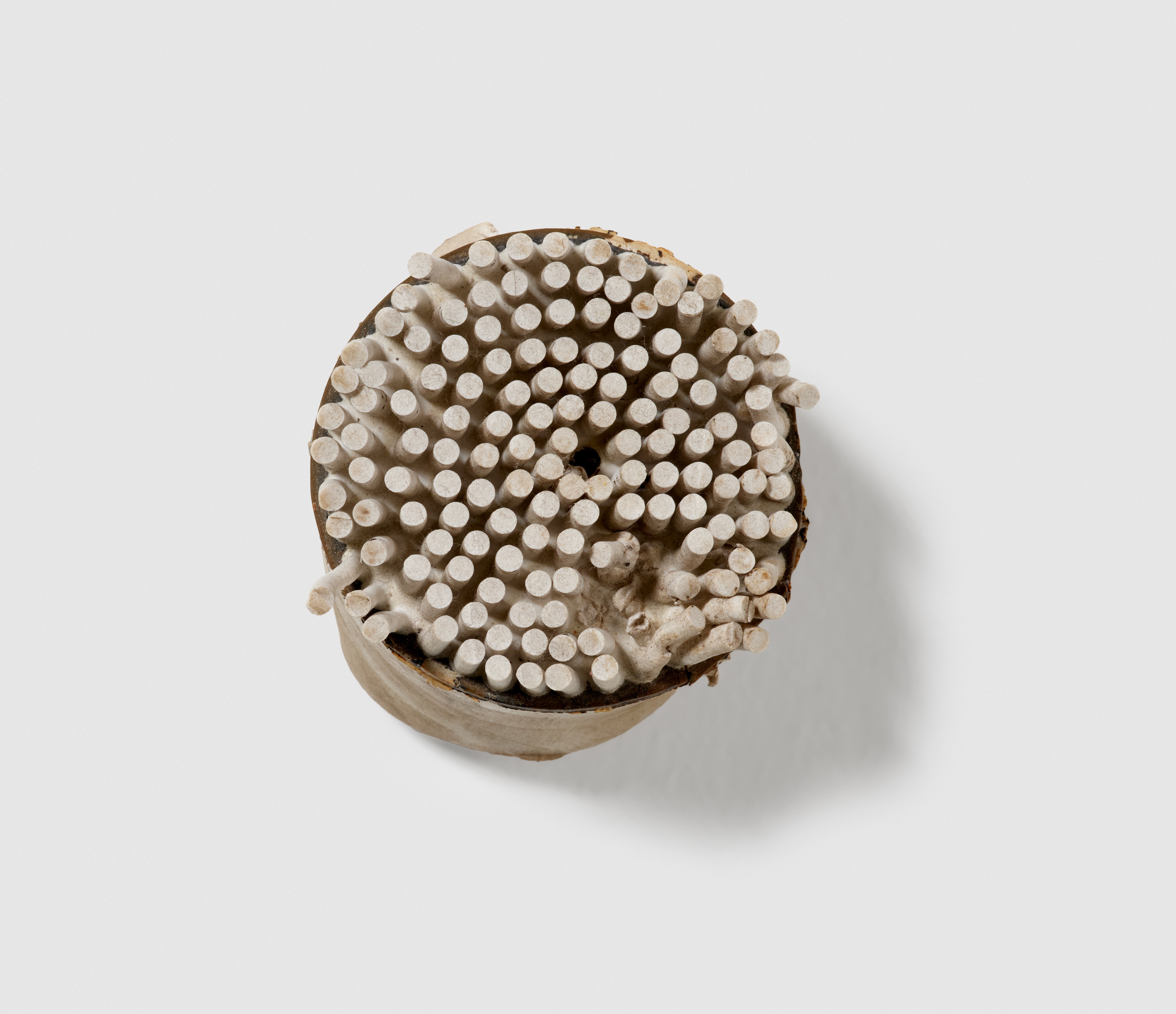 Artwork by Nina Canell, Dreg, Made of Polyethylen und Nagel zur Wandbefestigung