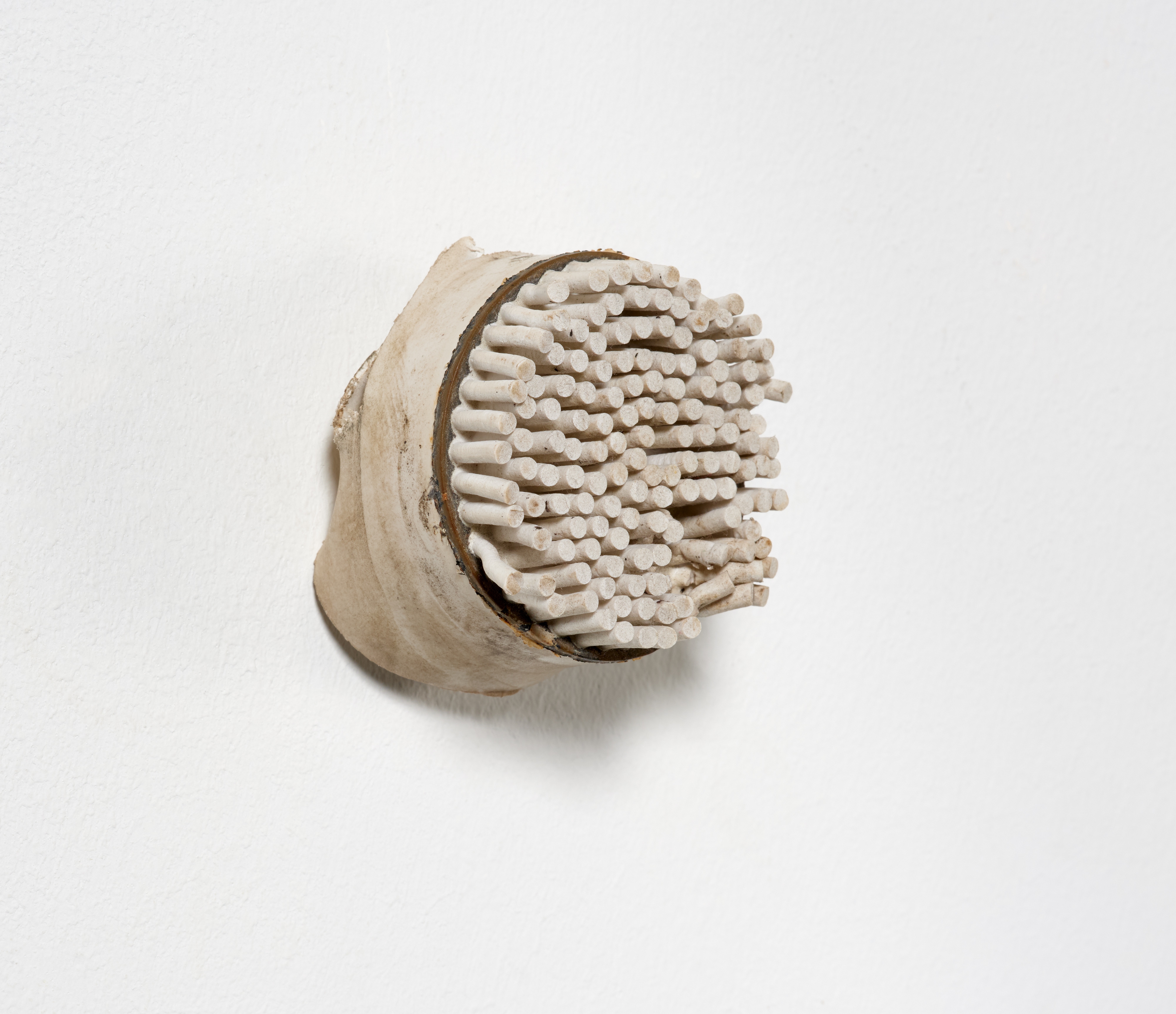 Artwork by Nina Canell, Dreg, Made of Polyethylen und Nagel zur Wandbefestigung