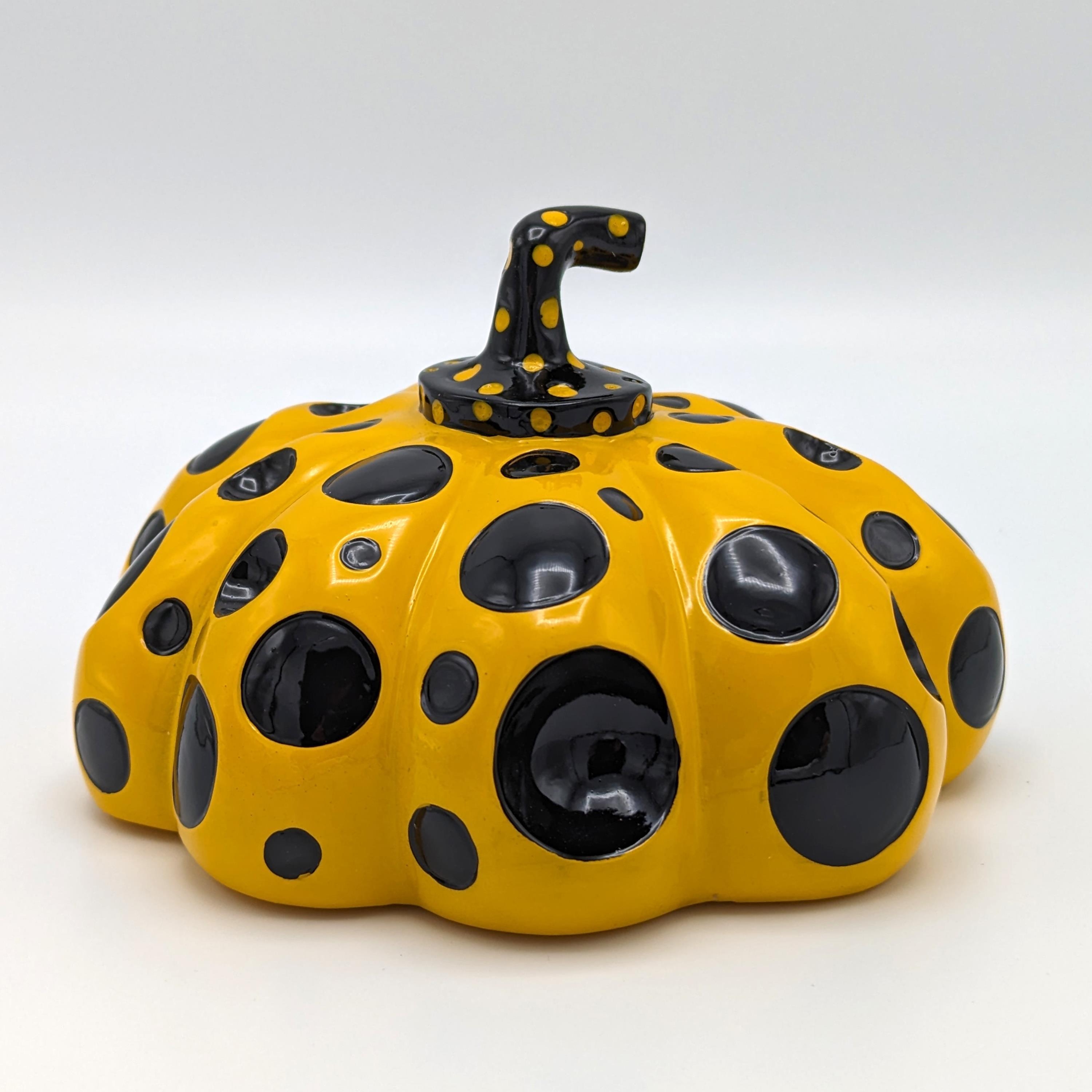 Artwork by Yayoi Kusama, Naoshima (Pumpkin Yellow), Made of resin