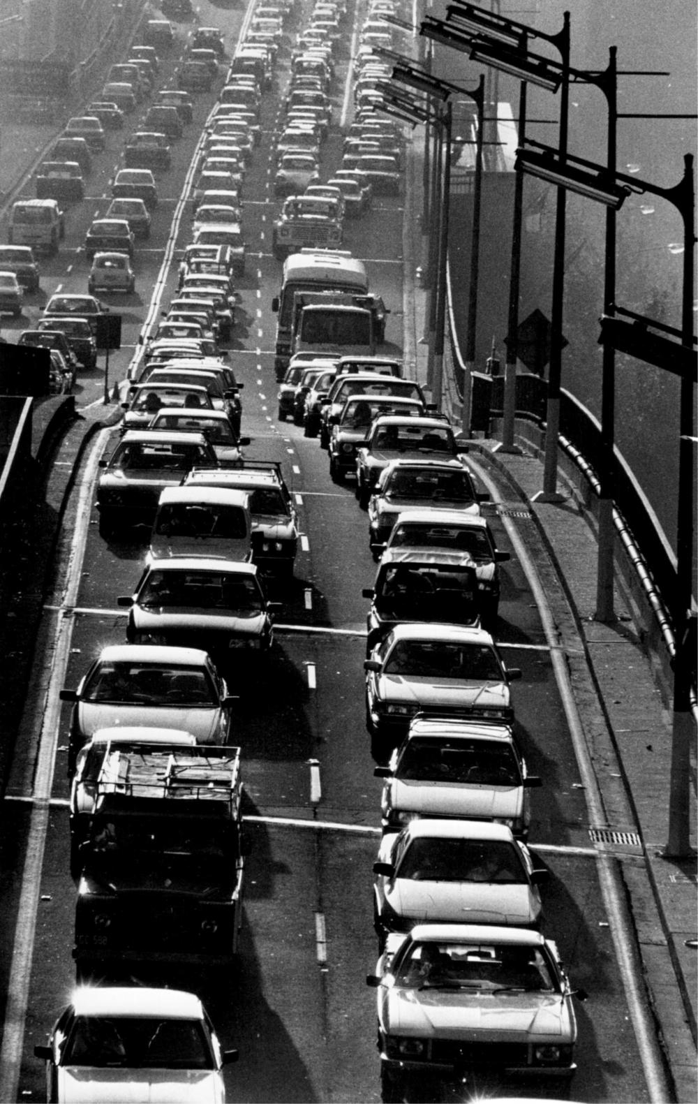 Peter Rae | Traffic on the Cahill Expressway, 1988 (1988) | MutualArt