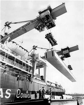 A lift underway at the container terminal on Glebe Island, 1975 - George Lipman