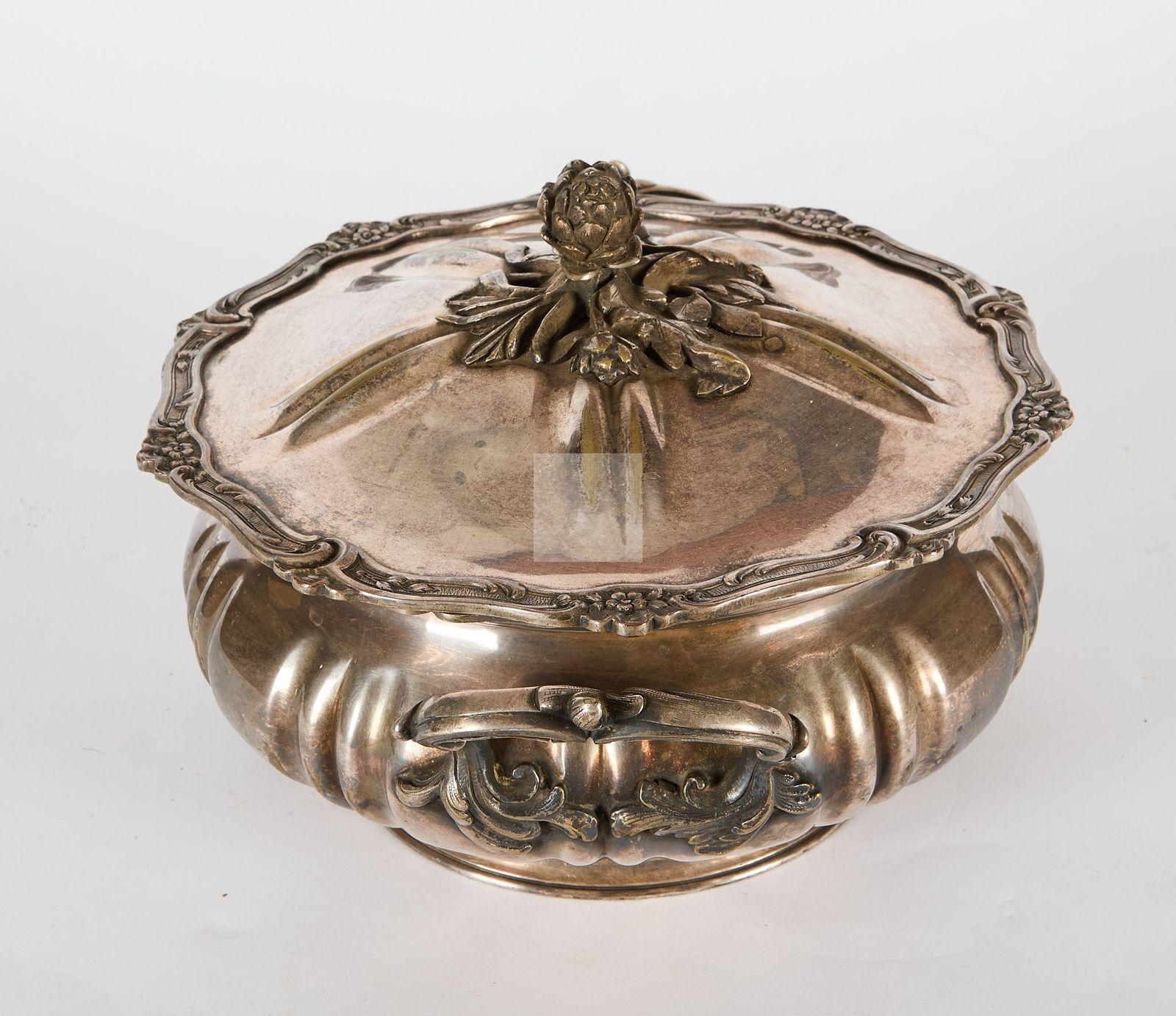 Boîte à Poudre Ou Pilule En Métal Argenté - Décor Rocaille Avec Rose, Marque Comte, Origine France
