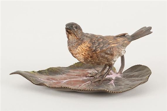 Oiseau sur une feuille. by Viennese School