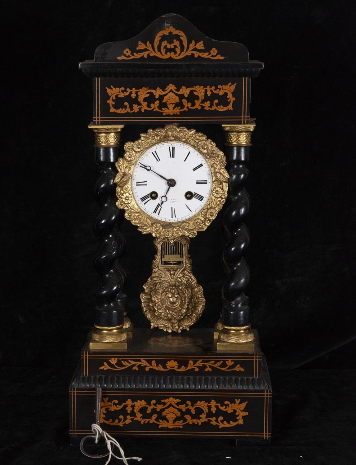Unknown | Reloj Francés tipo pórtico en marquetería de madera de ébano ...