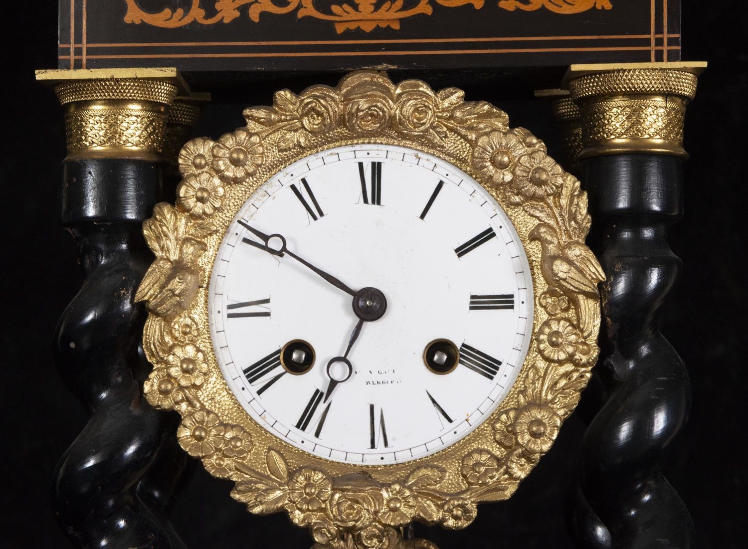 Unknown | Reloj Francés tipo pórtico en marquetería de madera de ébano ...