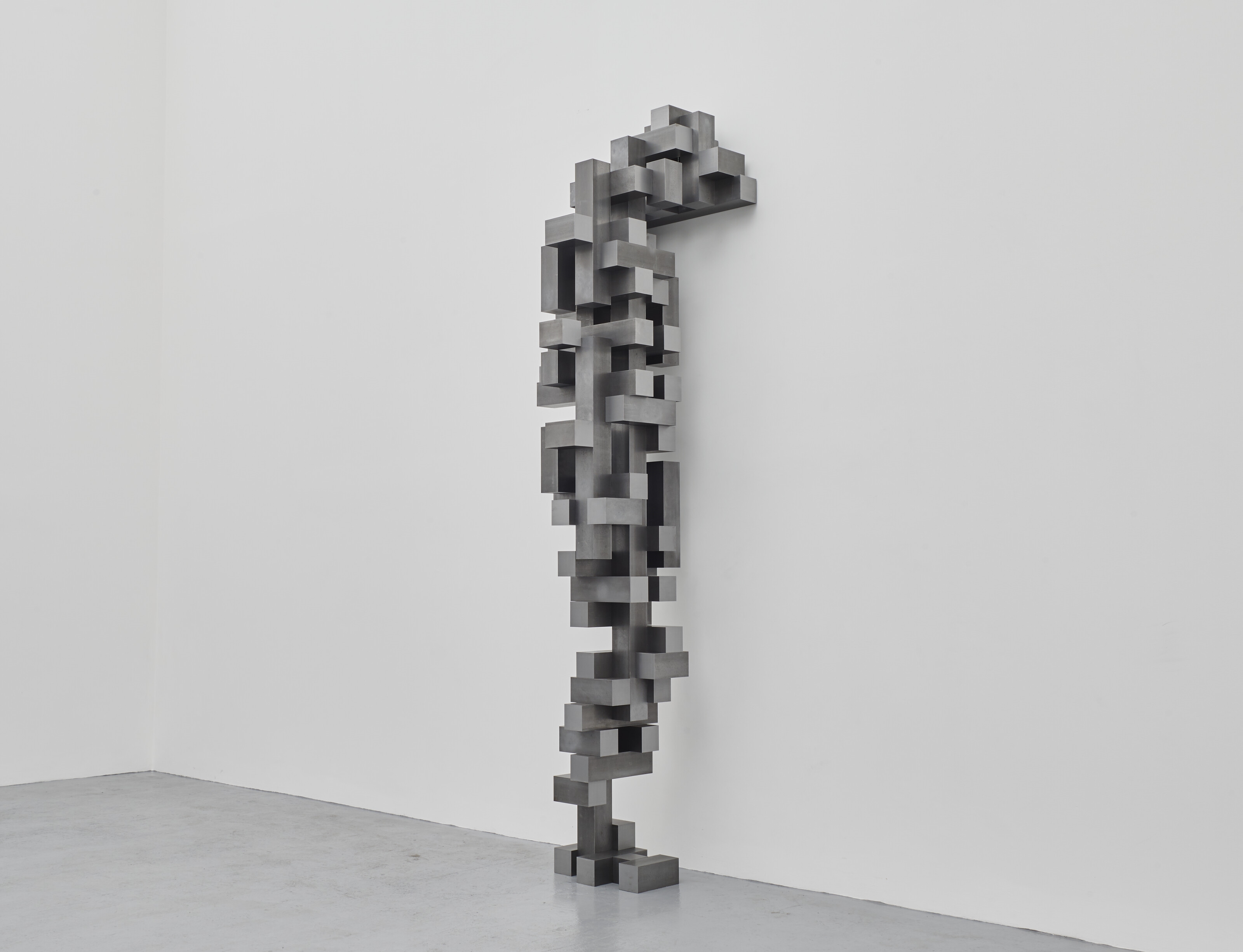 Artwork by Antony Gormley, Big Shy, Made of steel