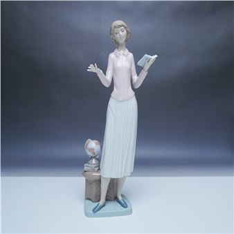 Lladro Today's Lesson Figurine 01006659 - Javier Malavia