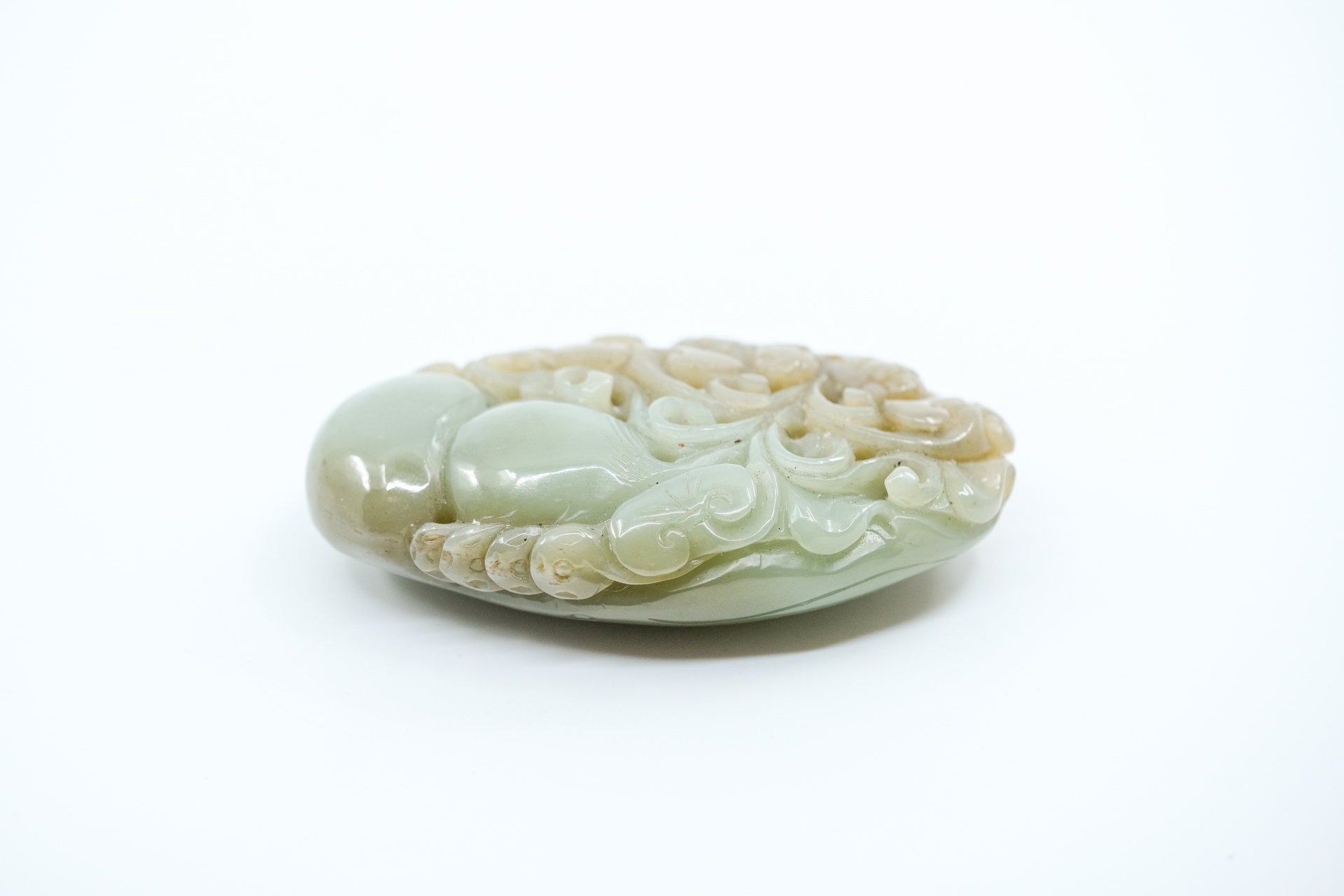 Marine | VINTAGE CARVED TRANSLUCENT JADE FISH PENDANT | MutualArt