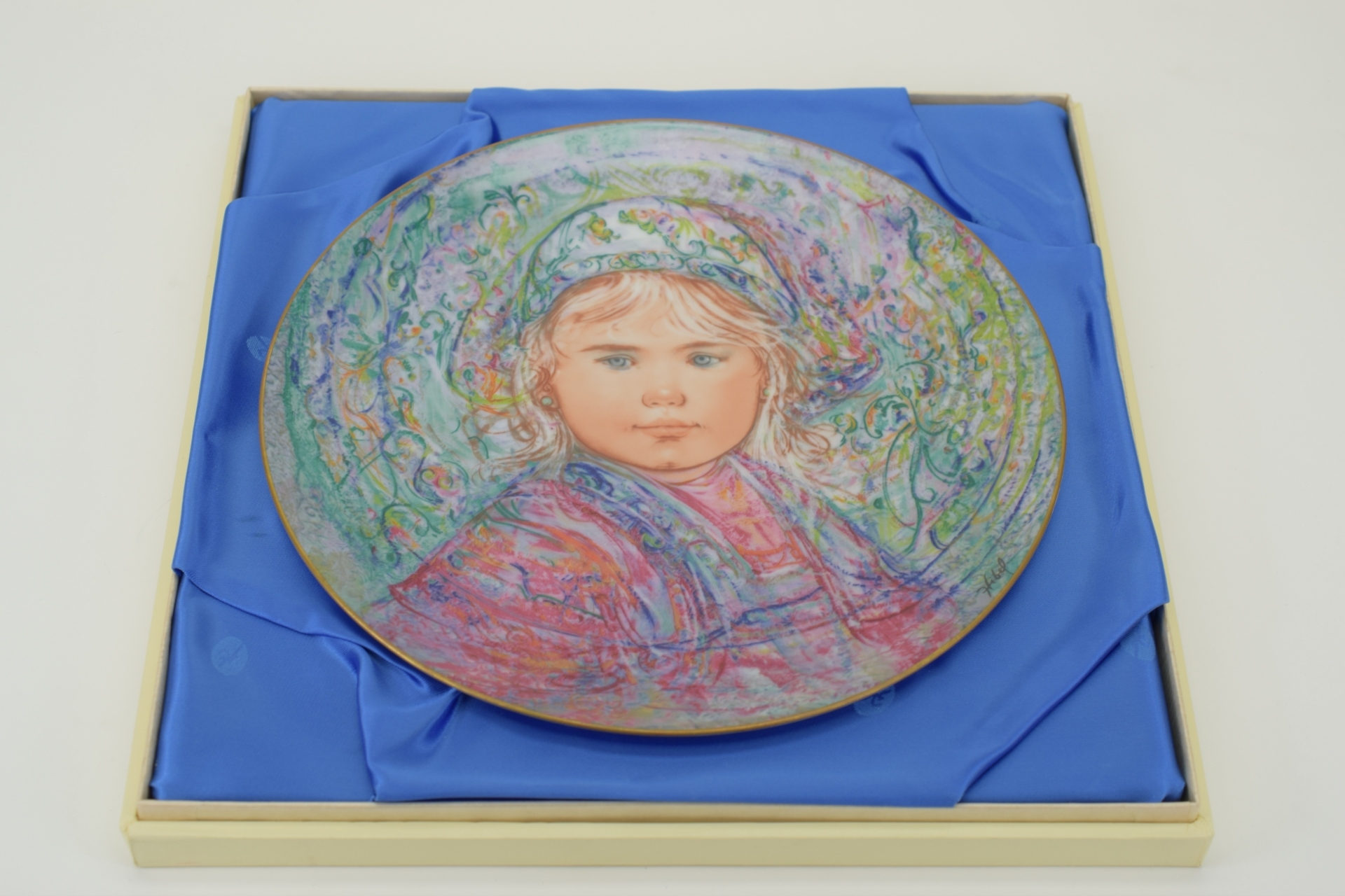 Edna Hibel | EDNA HIBEL NOBILITY OF CHILDREN PLATE IN BOX 1 | MutualArt