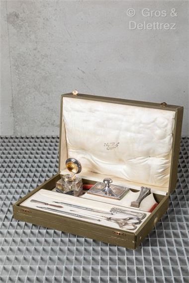 Silver | Low-title silver desk set including blotter | MutualArt