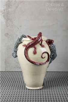 Francesco MOLARONI in Pesaro Rare cream enameled ceramic baluster vase with applique decoration of four two-tone salamanders - Francesco Molaroni