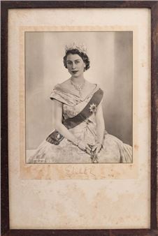 A signed photograph of Queen Elizabeth II by Dorothy Wilding dated 1956 - William Camden