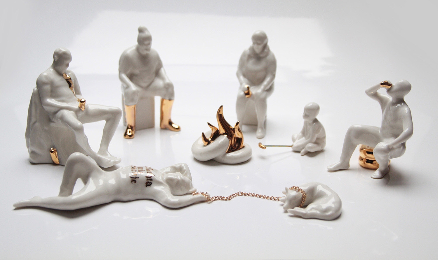 Artwork by Natalia Magalska, The nobility doesn't work, Made of porcelain painted on glaze