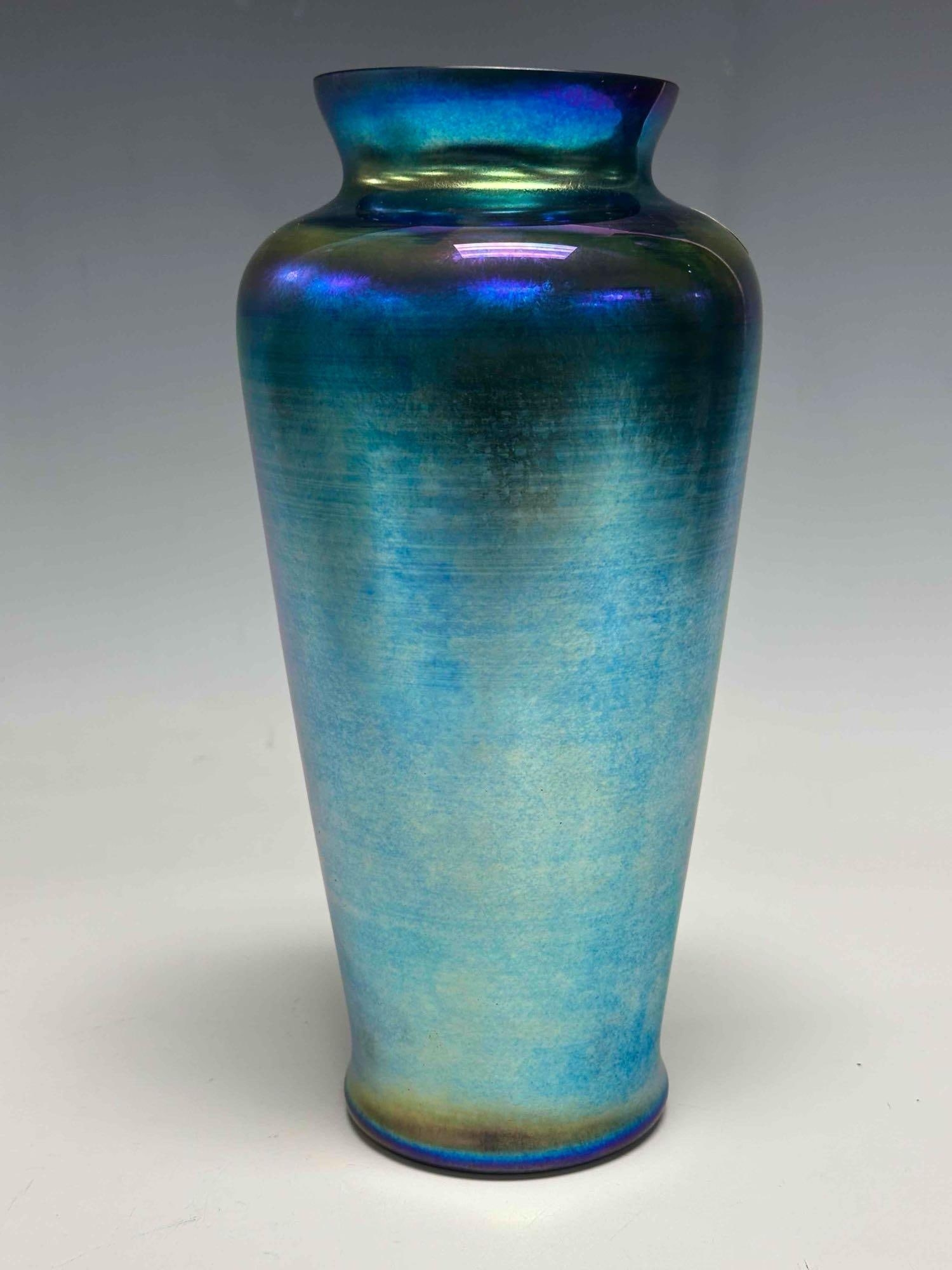 Normal | Fenton Blue Aurene Iridescent Vase | MutualArt