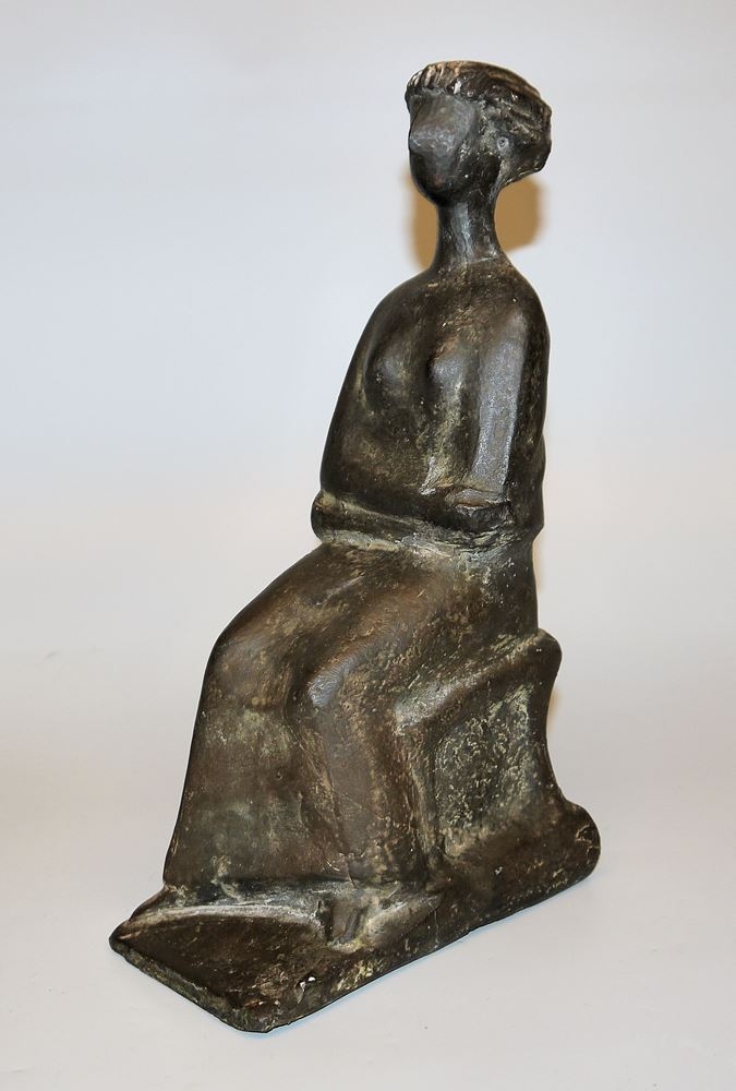 Artwork by Heinrich Holthaus, Sitzender Halbakt einer Frau, Made of bronze with black and brown patina
