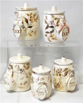 Ray CAMART (1908-1980) - Antibes Suite of 5 egg-shaped fine earthenware spice boxes with gilded floral decoration - Ray Camart