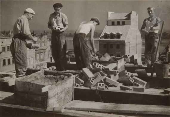 Edward Hartwig, Leonard Sempoliński, Millak, Zygmunt Gamski, Edmund Kupiecki, Baranowski Reconstructing Warsaw after the war, Poland, c - Edward Hartwig