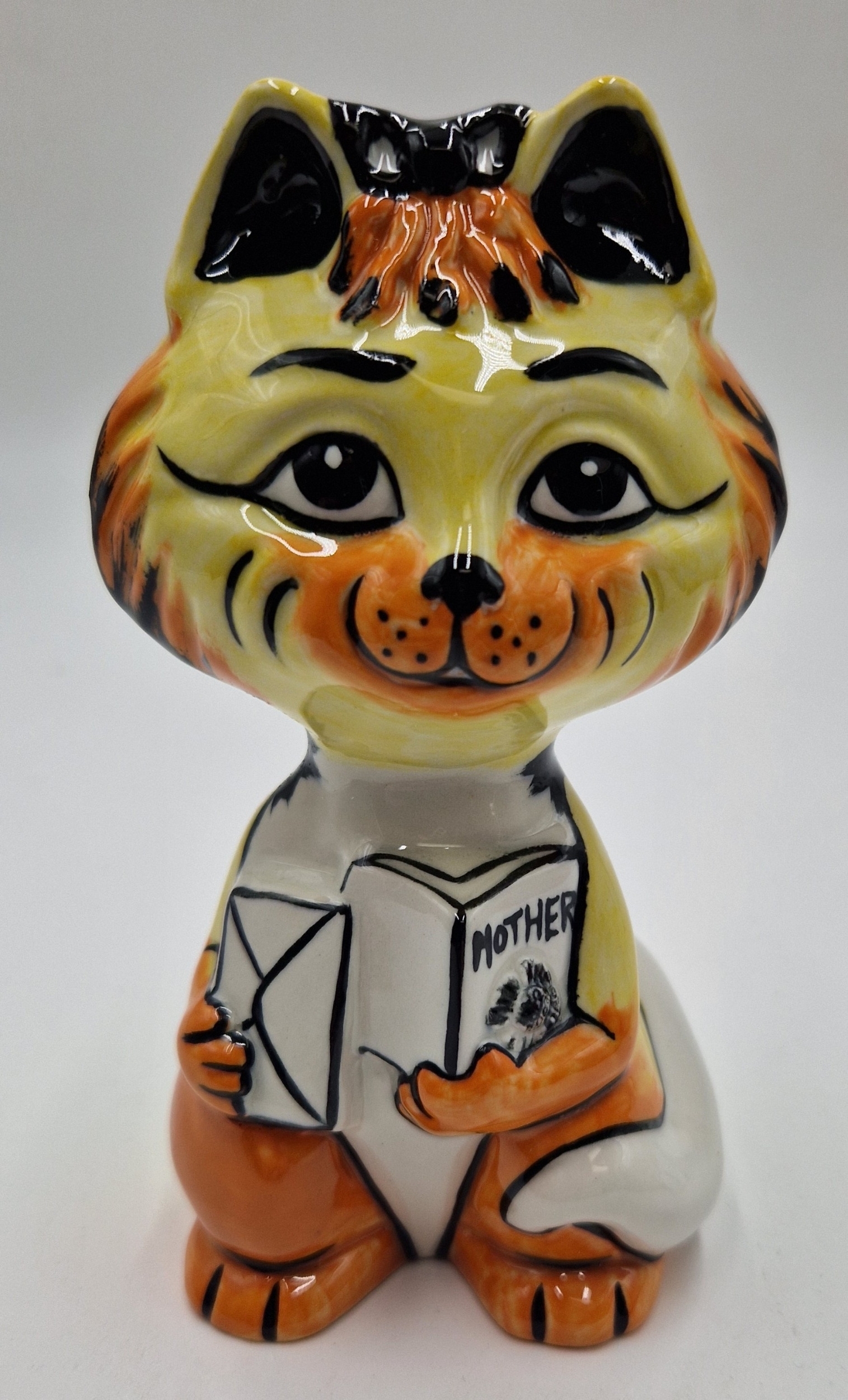 Artwork by Lorna Bailey, HAPPY MUMMIES DAY