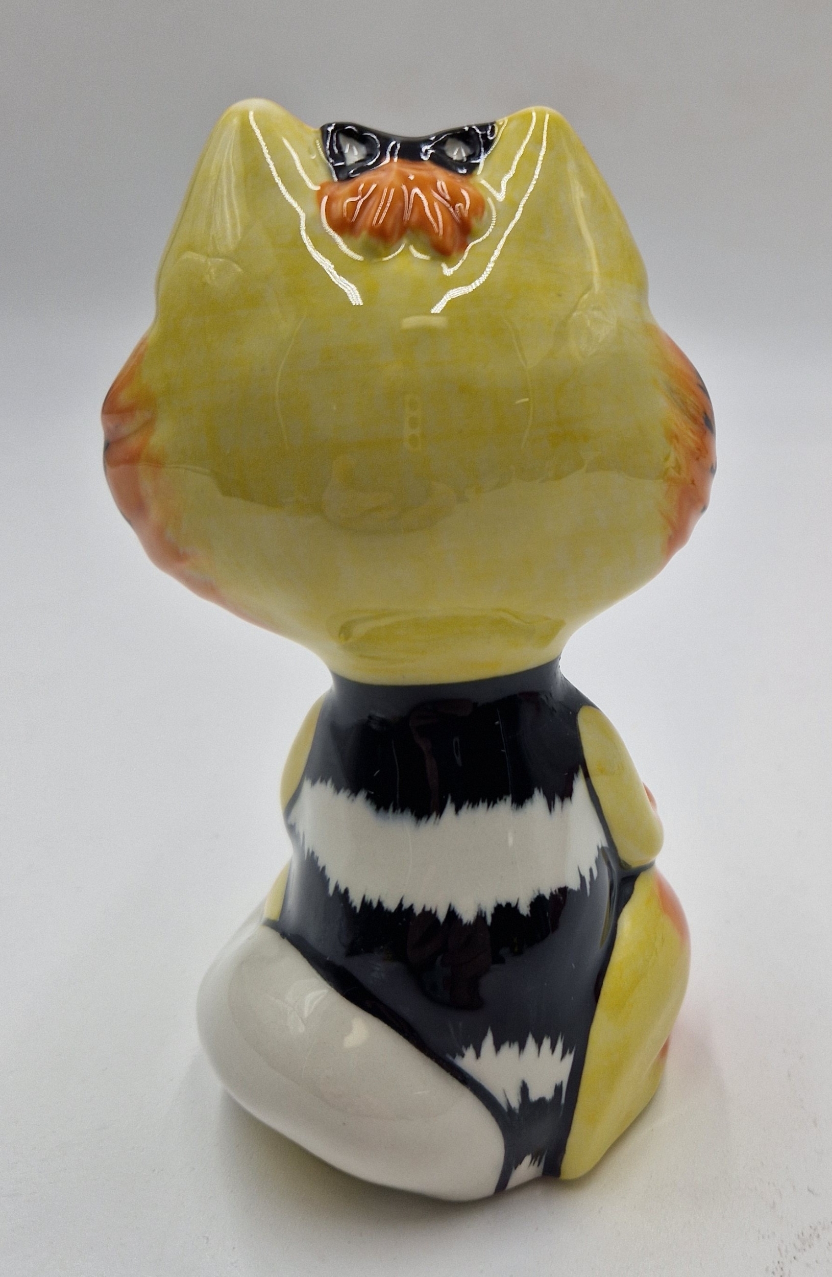 Artwork by Lorna Bailey, HAPPY MUMMIES DAY