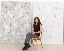 ‘I see things in very short bursts’: blind painter Bianca Raffaella on her explosive still lifes – and being mentored by Tracey Emin