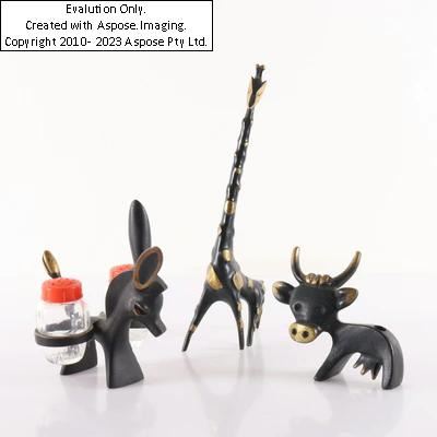 (Wien 1904-1979 Iserlohn), 3 Tierfiguren, "Giraffe", "Kuh (Stifthalter)" u. "Zebra "Salz- u. Pfefferhalter), für Herta Baller um 1950/60, vollplastische, teilw. patinierte Bronzegüsse, Höhen 18, 7,5 u. 11 cm, Altersspuren, partiell abgerieben, deckel der Streuer beschädigt by Walter Bosse, circa 1950/1960