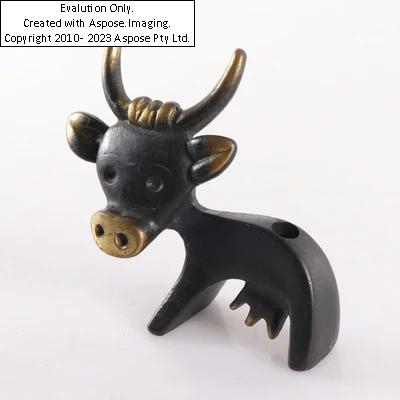 Artwork by Walter Bosse, (Wien 1904-1979 Iserlohn), 3 Tierfiguren, "Giraffe", "Kuh (Stifthalter)" u. "Zebra "Salz- u. Pfefferhalter), für Herta Baller um 1950/60, vollplastische, teilw. patinierte Bronzegüsse, Höhen 18, 7,5 u. 11 cm, Altersspuren, partiell abgerieben, deckel der Streuer beschädigt, Made of Bronze