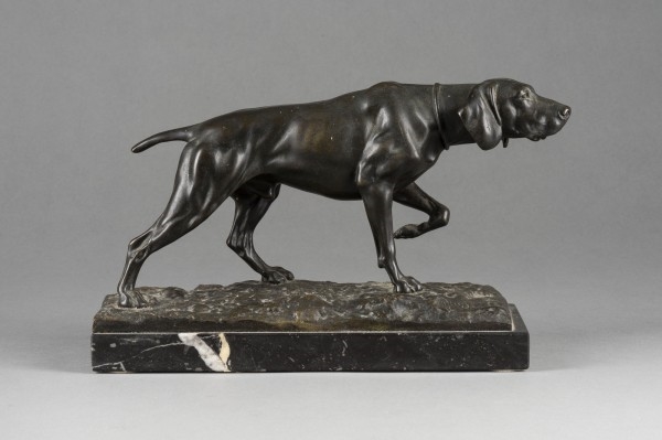 Artwork by Oskar Pflug, VORSTEHHUND, Made of Bronze, dark patina