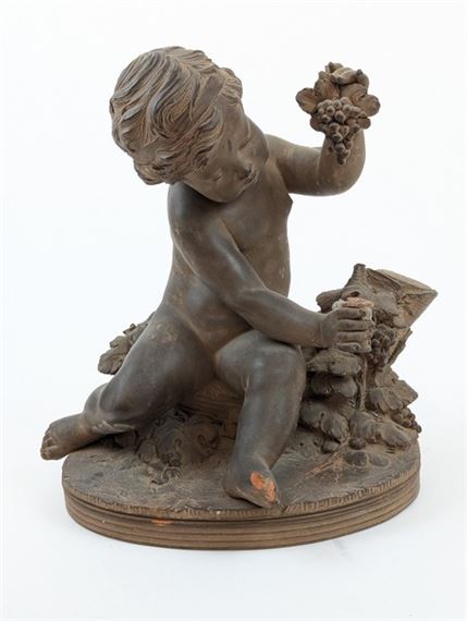 René ROD (XIX-XXe siècle) SCULPTURE en terre cuite dans le goût du XVIIIe représentant un enfant jouant avec une grappe de raisin. Signée Roll à l'arrière.  ;  (Manque) - Renè Rod